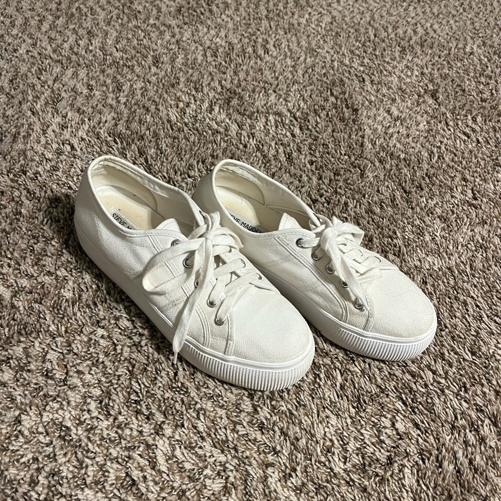 Steve Madden White Canvas Sneakers Timeless Design